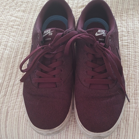 Nike Shoes - Nike SB Maroon Sneakers